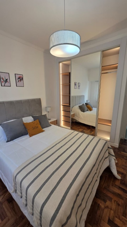 2 AMBIENTES AL FRENTE CON BALCON. VISTA A PLAZA COLON. RECICLADO