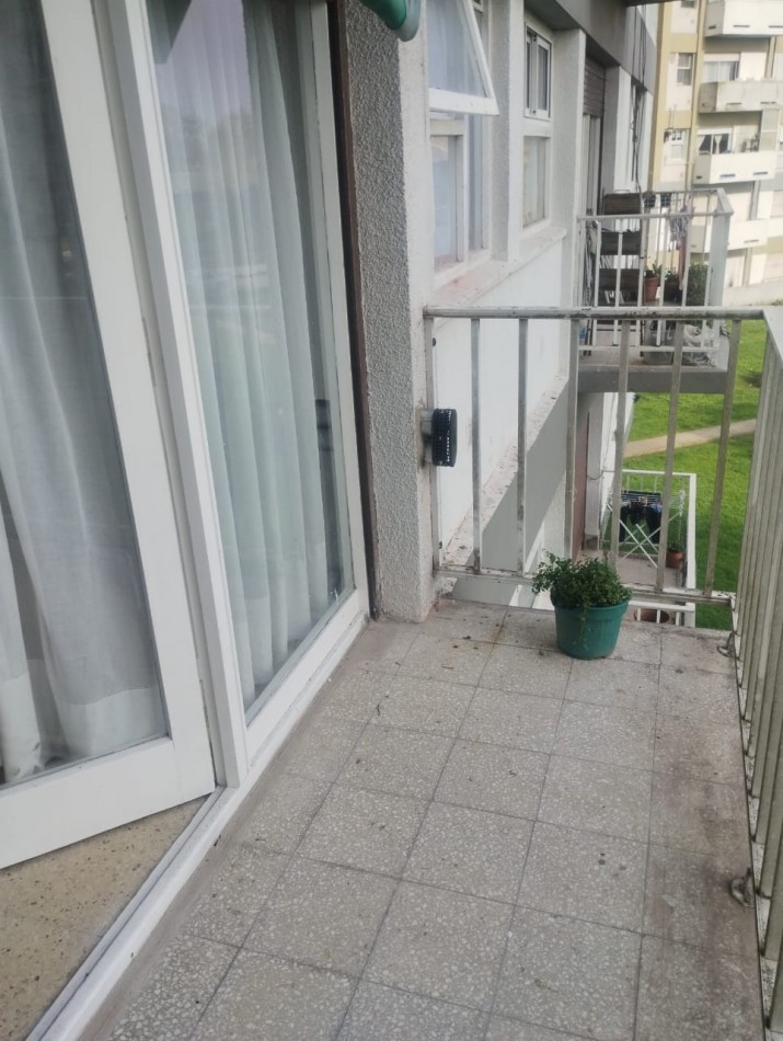 DEPARTAMENTO DE 3 AMBIENTES CON BALCON SALIENTE Y VISTA ABIERTA. SUPER LUMINOSO. CON RENTA,