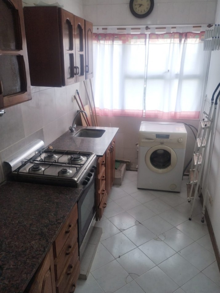 DEPARTAMENTO DE 3 AMBIENTES CON BALCON SALIENTE Y VISTA ABIERTA. SUPER LUMINOSO. CON RENTA,