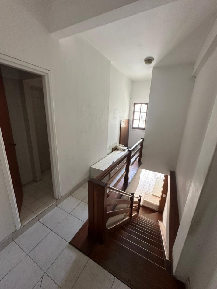 AMPLIO LOCAL EN DUPLEX. EXCELENTE UBICACION. TOMA PERMUTA. 