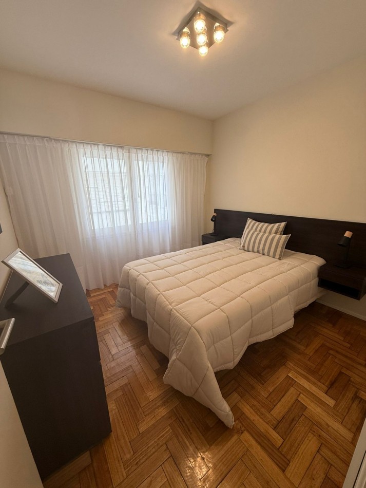 DEPARTAMENTO DE 2 AMBIENTES A LA CALLE CON BALCON SALIENTE. DEPENDENCIAL MUY LUMINOSO. PLAZA COLON.