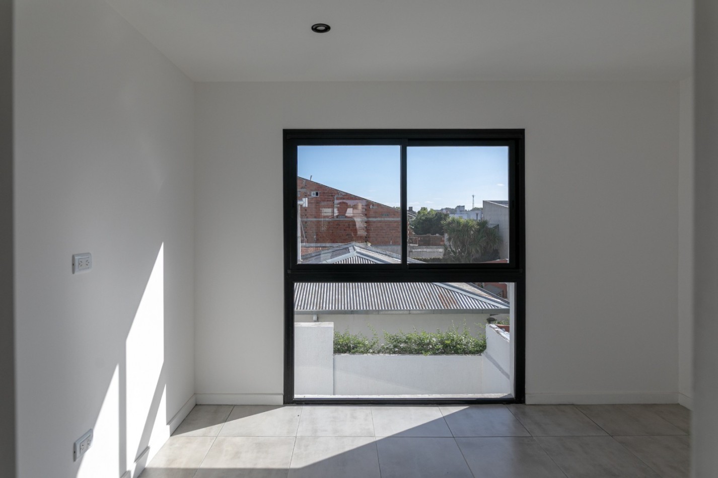 DEPARTAMENTO DE 2 AMBIENTES CON TERRAZA Y PARRILLA.