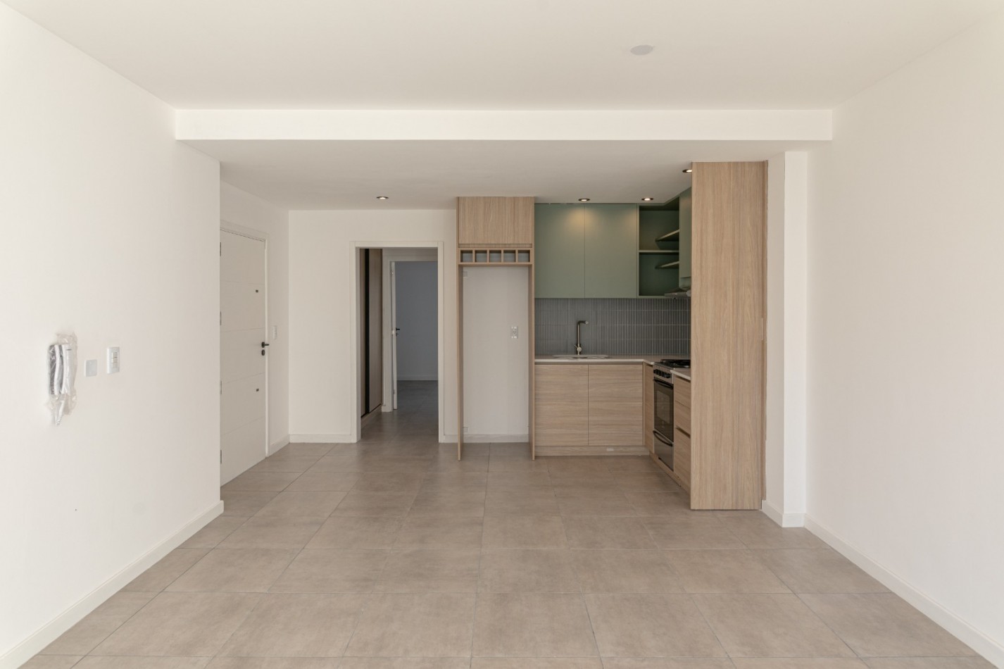 DEPARTAMENTO DE 2 AMBIENTES EN PLANTA BAJA CON JARDIN Y PARRILLA.