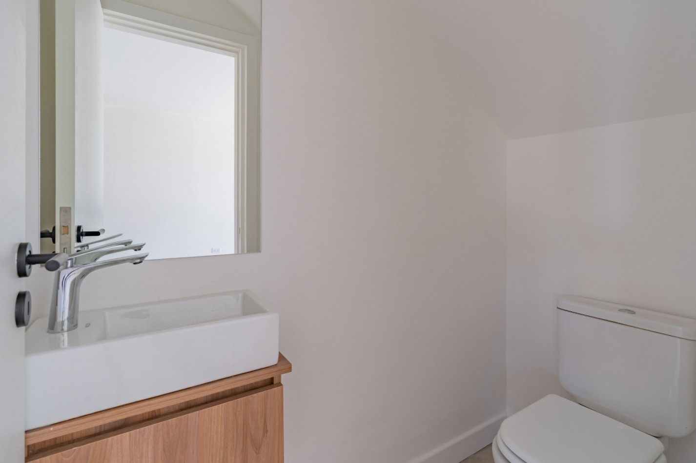 DEPARTAMENTO DE 3 AMBIENTES EN DUPLEX CON AMPLIA TERRAZA Y PARRILLA. SAN JOSE. A ESTRENAR.