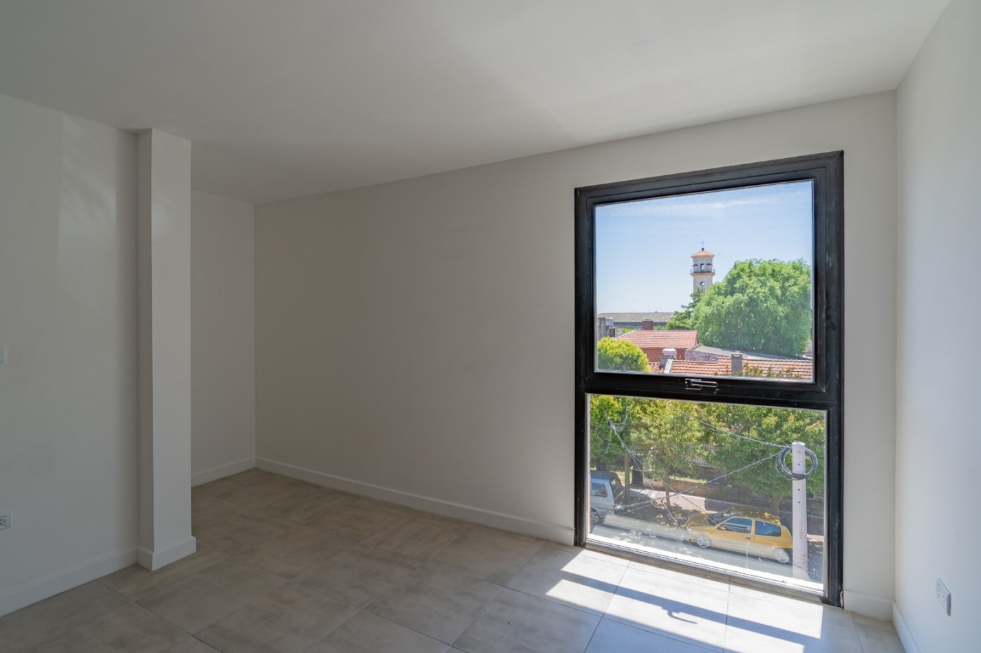 DEPARTAMENTO DE 3 AMBIENTES EN DUPLEX CON AMPLIA TERRAZA Y PARRILLA. SAN JOSE. A ESTRENAR.