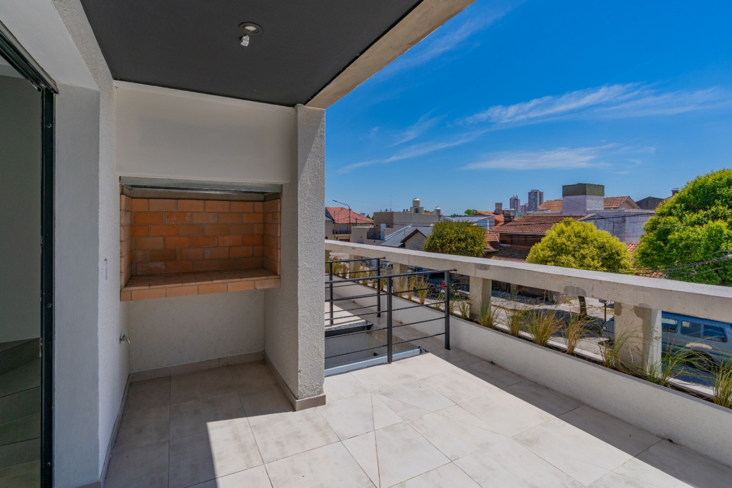 DEPARTAMENTO DE 3 AMBIENTES EN DUPLEX CON AMPLIA TERRAZA Y PARRILLA. SAN JOSE. A ESTRENAR.