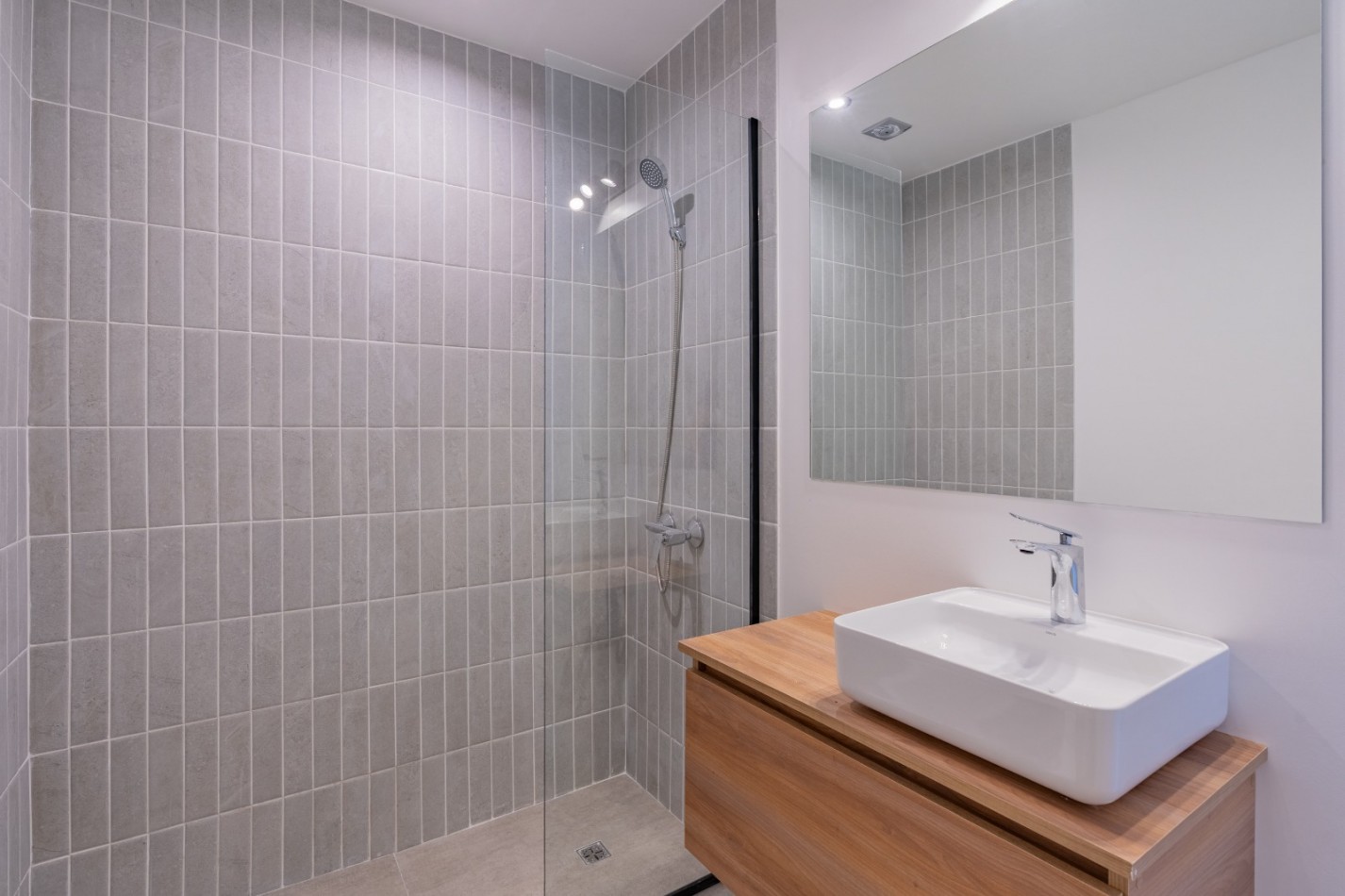 DEPARTAMENTO DE 3 AMBIENTES EN DUPLEX CON AMPLIA TERRAZA Y PARRILLA. SAN JOSE. A ESTRENAR.