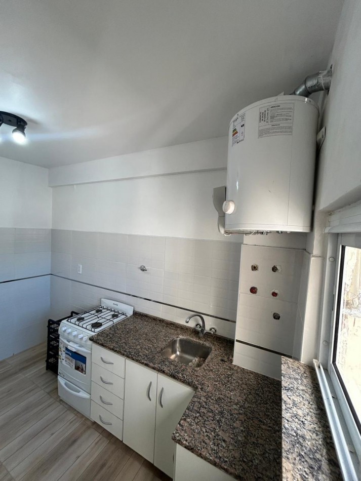 DEPARTAMENTO DE 3 AMBIENTES EN CHAUVIN. CONTRAFRENTE LUMINOSO. 