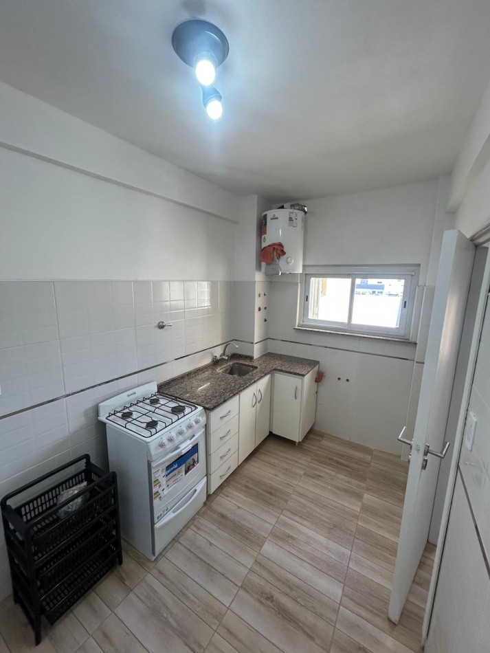 DEPARTAMENTO DE 3 AMBIENTES EN CHAUVIN. CONTRAFRENTE LUMINOSO. 