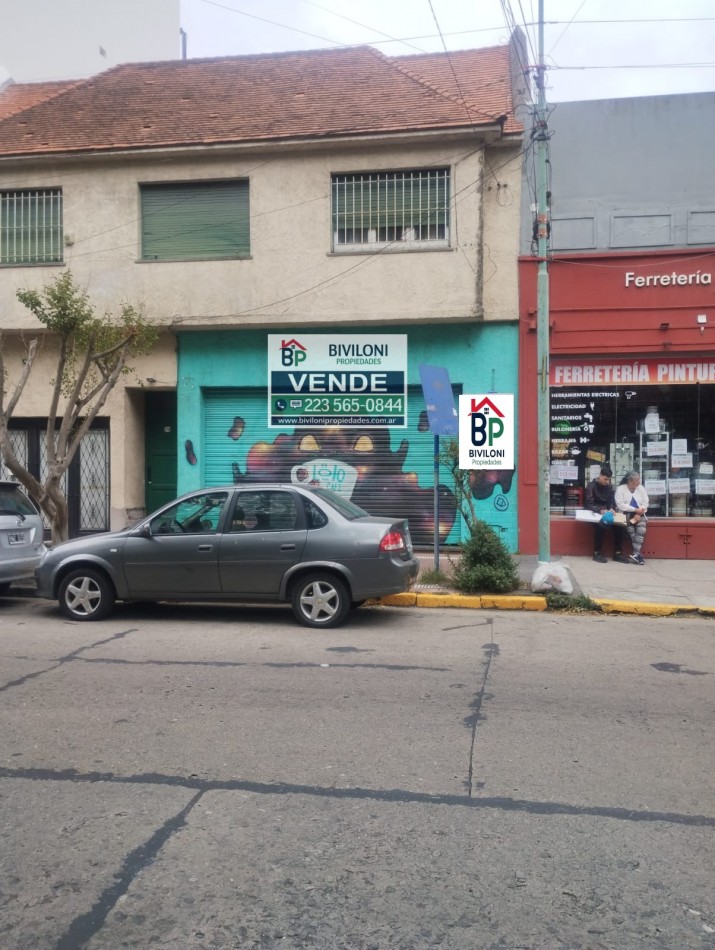 AMPLIO LOCAL A LA VENTA A MEDIA CUADRA DE INDEPENDENCIA. IDEAL GASTRONOMIA. A RECICLAR. NO SE ALQUILA