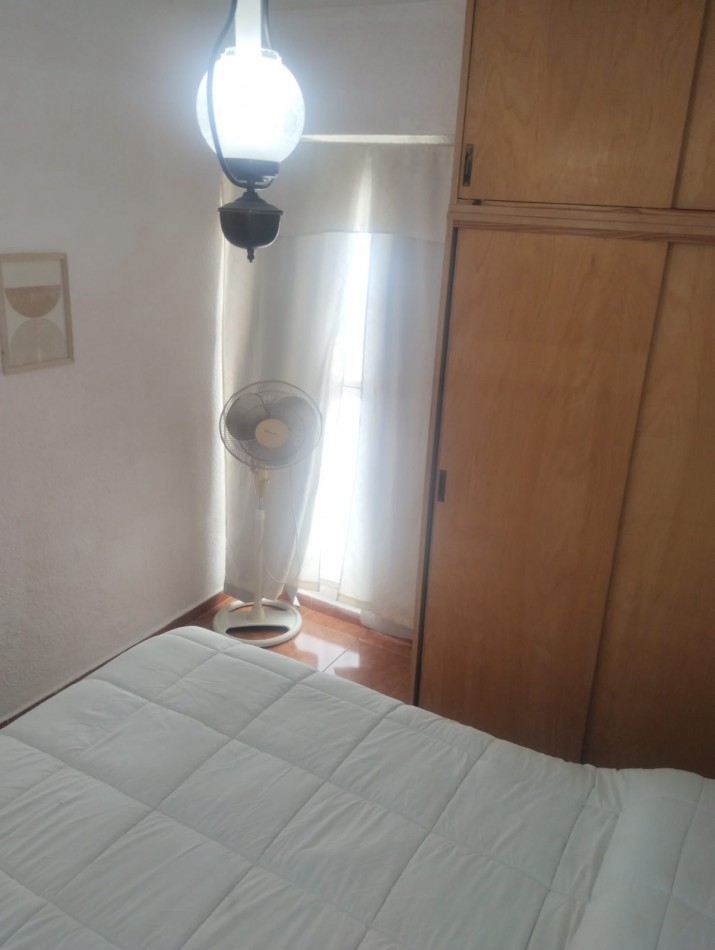 DEPARTAMENTO DE 2 AMBIENTES CON VISTA ABIERTA AL MAR. COCHERA CUBIERTA. PLAZA COLON.