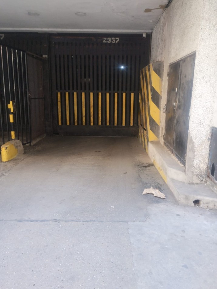 DEPARTAMENTO DE 2 AMBIENTES CON VISTA ABIERTA AL MAR. COCHERA CUBIERTA. PLAZA COLON.