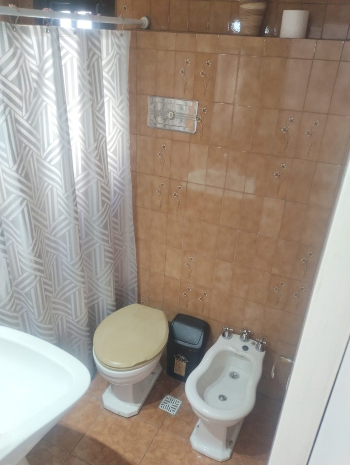 DEPARTAMENTO DE 2 AMBIENTES CON VISTA ABIERTA AL MAR. COCHERA CUBIERTA. PLAZA COLON.