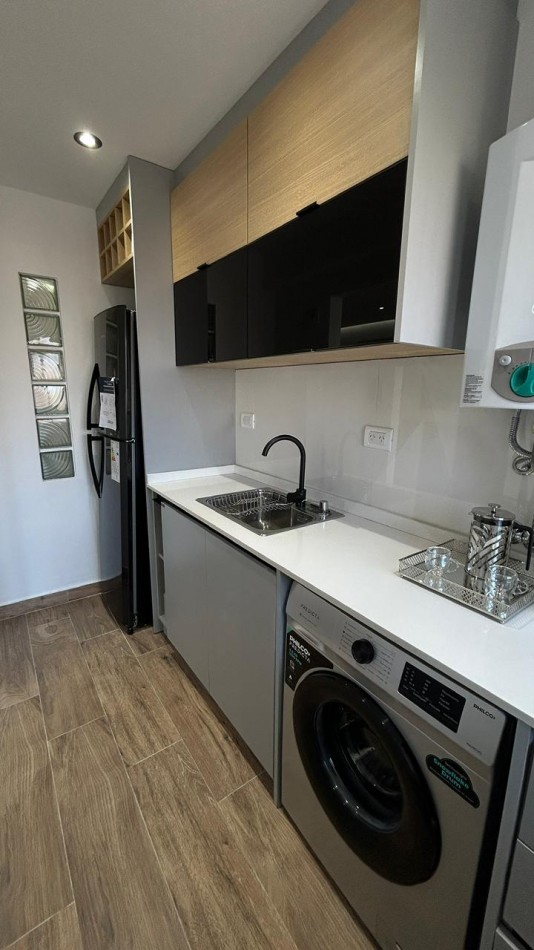 DEPARTAMENTO DE 2 AMBIENTES CON DEPENDENCIA Y VISTA PLENA AL MAR. COCHERA DOBLE