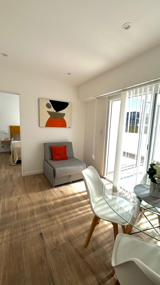 DEPARTAMENTO DE 2 AMBIENTES AL FRENTE. 2 TERRAZAS, QUINCHO Y PARRILLA. VISTA LATERAL AL MAR. ZONA GUEMES