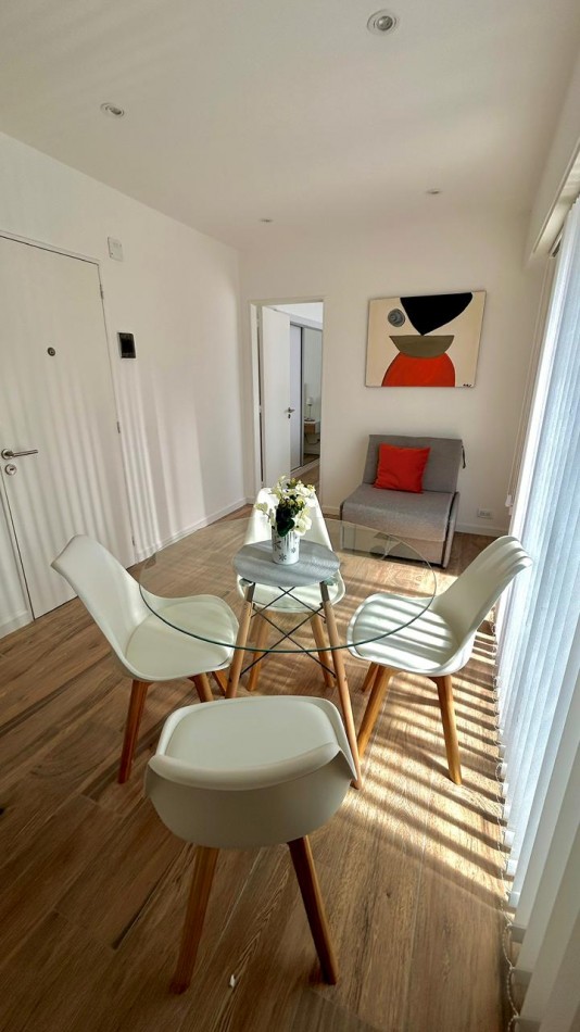 DEPARTAMENTO DE 2 AMBIENTES AL FRENTE. 2 TERRAZAS, QUINCHO Y PARRILLA. VISTA LATERAL AL MAR. ZONA GUEMES