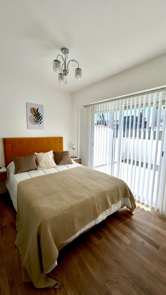 DEPARTAMENTO DE 2 AMBIENTES AL FRENTE. 2 TERRAZAS, QUINCHO Y PARRILLA. VISTA LATERAL AL MAR. ZONA GUEMES