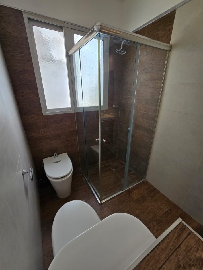 DEPARTAMENTO DE 2 AMBIENTES AMPLIOS. RECICLADO. AMOBLADO. CENTRICO