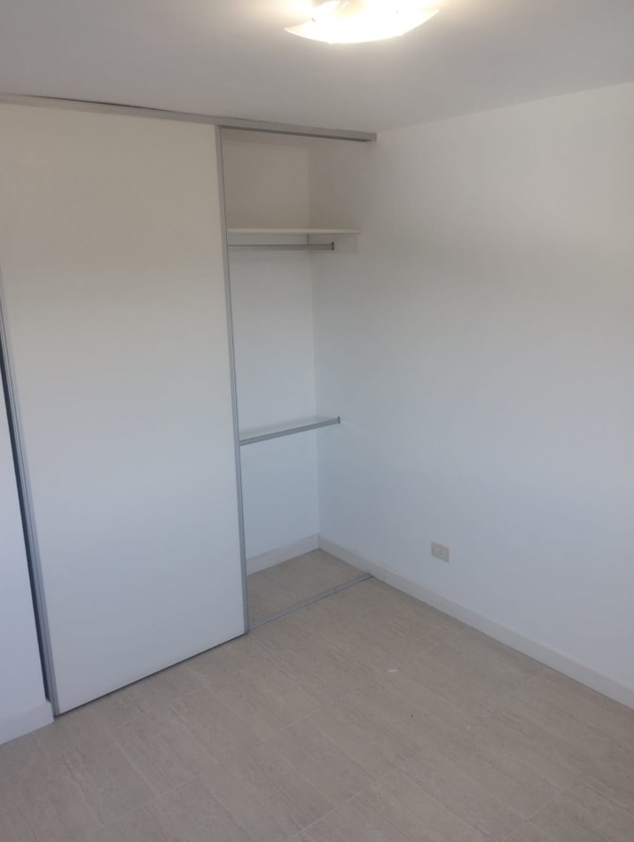 DEPARTAMENTO DE 2 AMBIENTES A LA CALLE CON BALCON SALIENTE. IMPECABLE ESTADO. MUY LUMINOSO. APTO CREDITO.