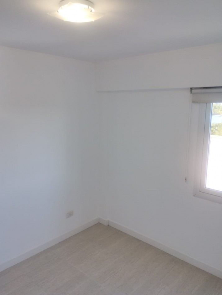 DEPARTAMENTO DE 2 AMBIENTES A LA CALLE CON BALCON SALIENTE. IMPECABLE ESTADO. MUY LUMINOSO. APTO CREDITO.