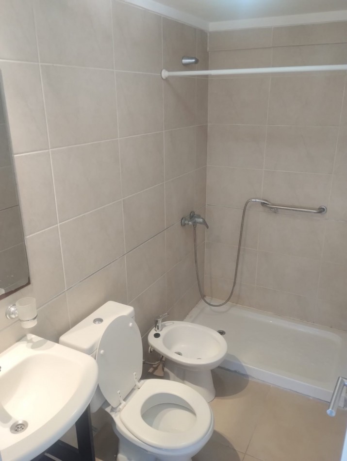 DEPARTAMENTO DE 2 AMBIENTES A LA CALLE CON BALCON SALIENTE. IMPECABLE ESTADO. MUY LUMINOSO. APTO CREDITO.