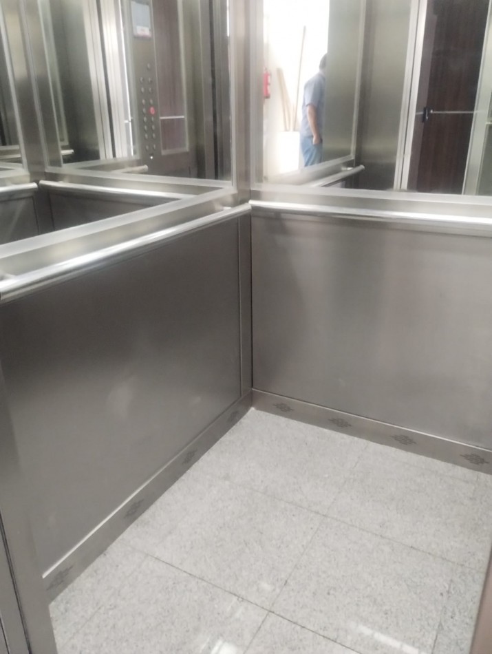 DEPARTAMENTO DE 2 AMBIENTES A LA CALLE CON BALCON SALIENTE. IMPECABLE ESTADO. MUY LUMINOSO. APTO CREDITO.