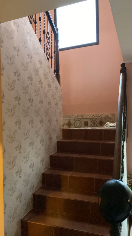 IMPECABLE  PROPIEDAD DE 4 AMBIENTES CON PISCINA. ARENAS DEL SUR.