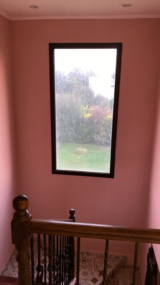 IMPECABLE  PROPIEDAD DE 4 AMBIENTES CON PISCINA. ARENAS DEL SUR.