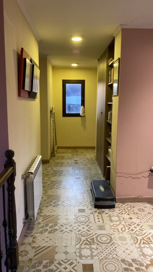 IMPECABLE  PROPIEDAD DE 4 AMBIENTES CON PISCINA. ARENAS DEL SUR.