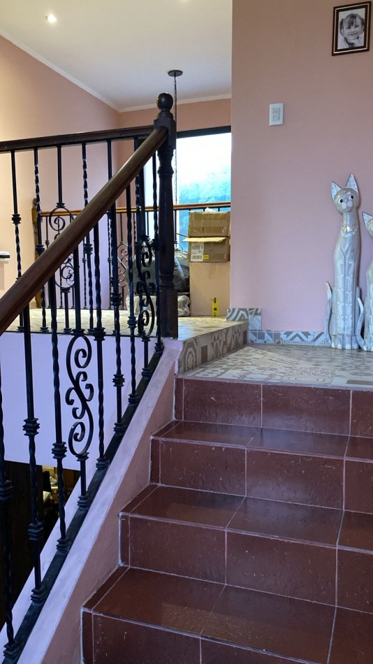 IMPECABLE  PROPIEDAD DE 4 AMBIENTES CON PISCINA. ARENAS DEL SUR.