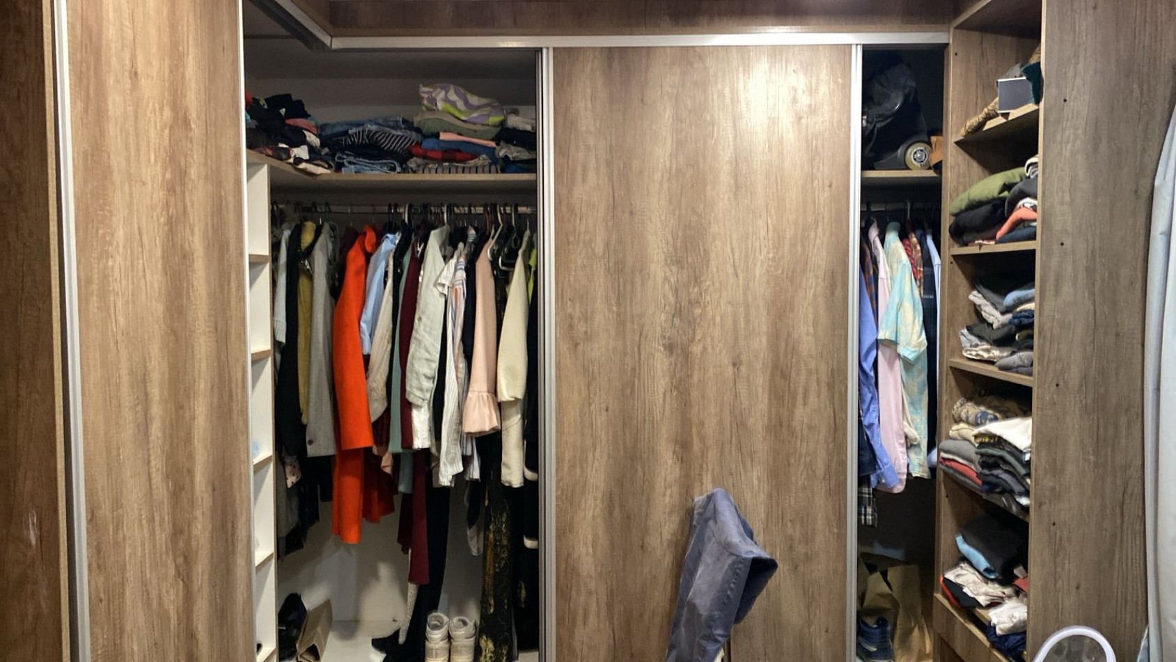 IMPECABLE  PROPIEDAD DE 4 AMBIENTES CON PISCINA. ARENAS DEL SUR.