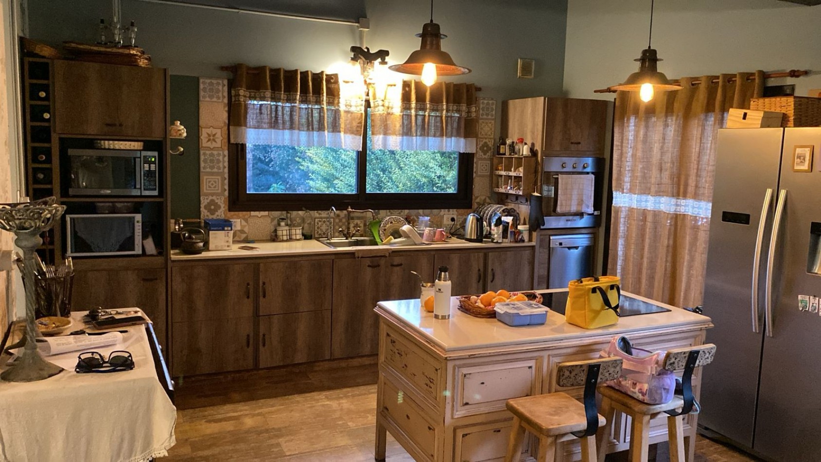 IMPECABLE  PROPIEDAD DE 4 AMBIENTES CON PISCINA. ARENAS DEL SUR.