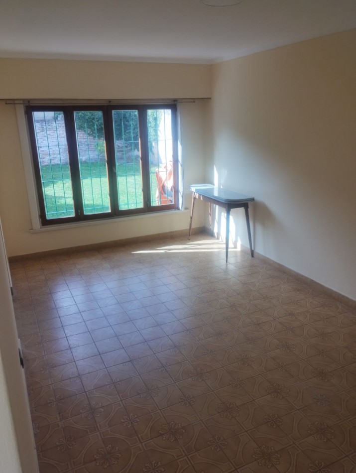 PH DE 2 AMBIENTES CON AMPLIO PARQUE. CHACO Y LIBERTAD. IMPECABLE ESTADO