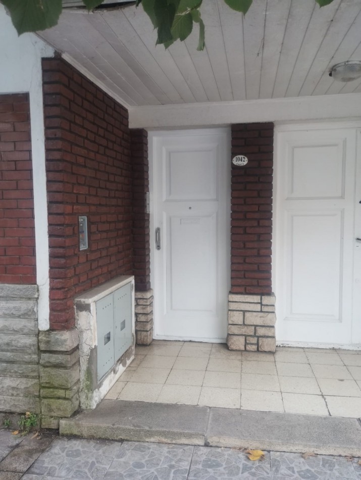 PH DE 2 AMBIENTES CON AMPLIO PARQUE. CHACO Y LIBERTAD. IMPECABLE ESTADO