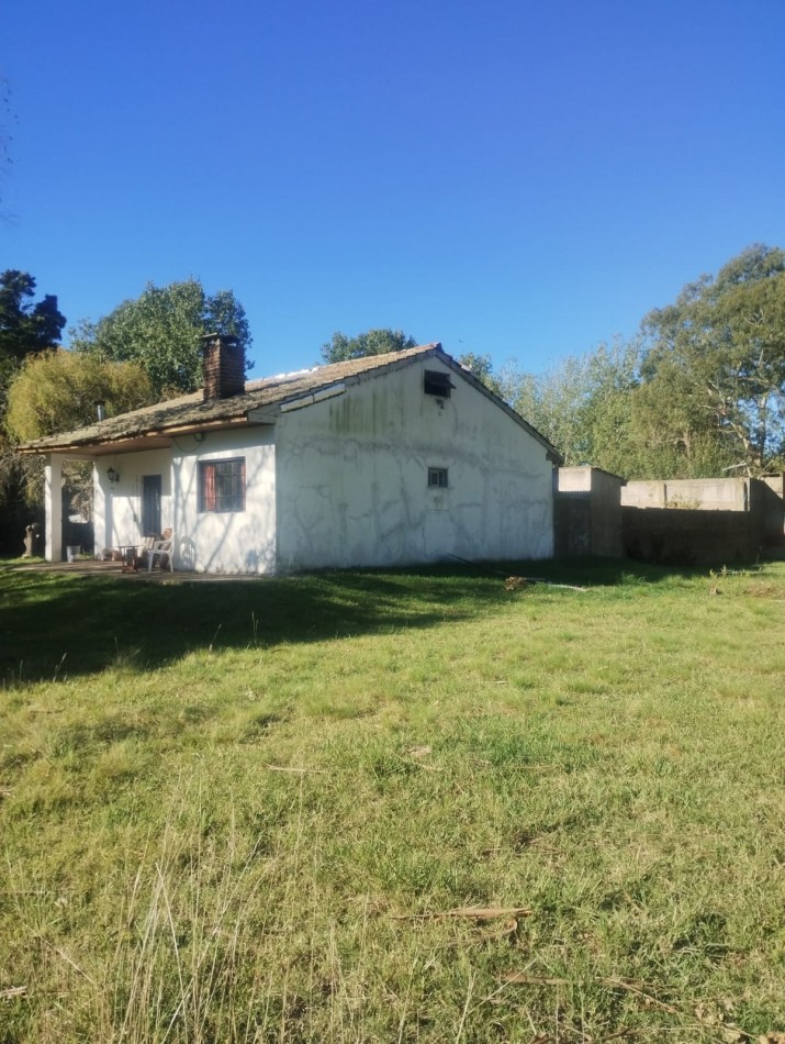 CASAQUINTA DE 4 AMBIENTES CON GALPONES A RECICLAR. BARRIO EL CASAL. OPORTUNIDAD