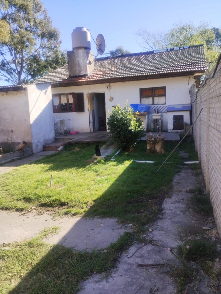 CASAQUINTA DE 4 AMBIENTES CON GALPONES A RECICLAR. BARRIO EL CASAL. OPORTUNIDAD