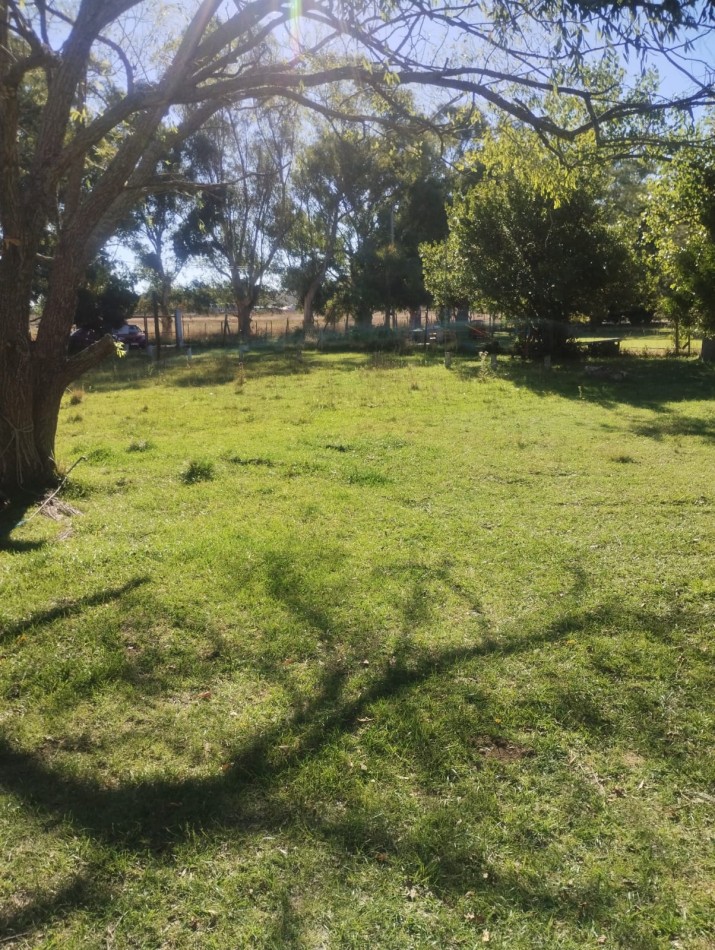 CASAQUINTA DE 4 AMBIENTES CON GALPONES A RECICLAR. BARRIO EL CASAL. OPORTUNIDAD