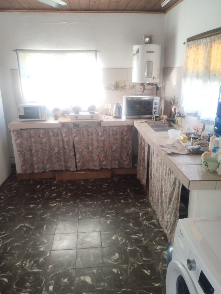 CASAQUINTA DE 4 AMBIENTES CON GALPONES A RECICLAR. BARRIO EL CASAL. OPORTUNIDAD
