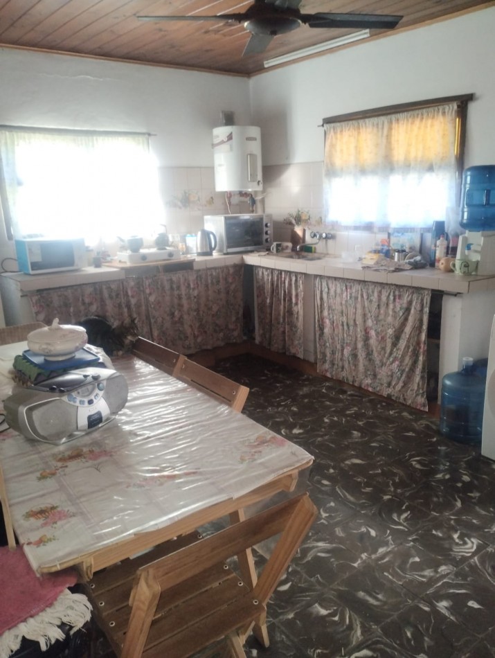 CASAQUINTA DE 4 AMBIENTES CON GALPONES A RECICLAR. BARRIO EL CASAL. OPORTUNIDAD