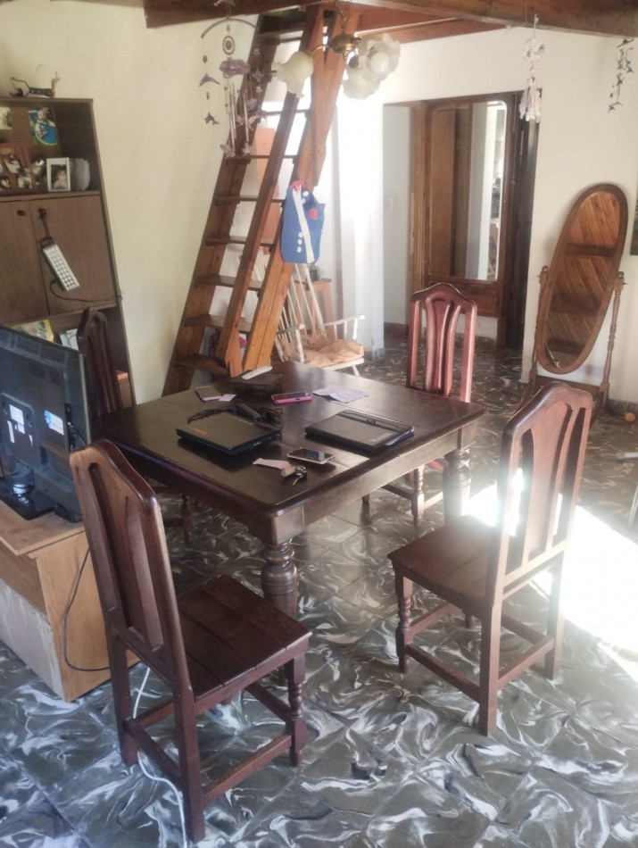 CASAQUINTA DE 4 AMBIENTES CON GALPONES A RECICLAR. BARRIO EL CASAL. OPORTUNIDAD