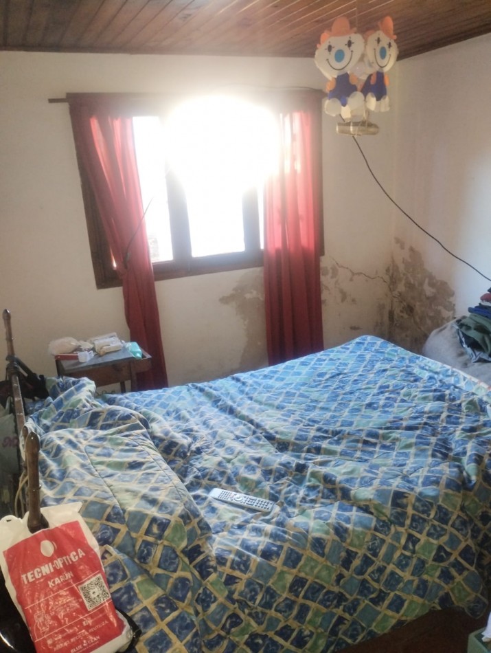 CASAQUINTA DE 4 AMBIENTES CON GALPONES A RECICLAR. BARRIO EL CASAL. OPORTUNIDAD