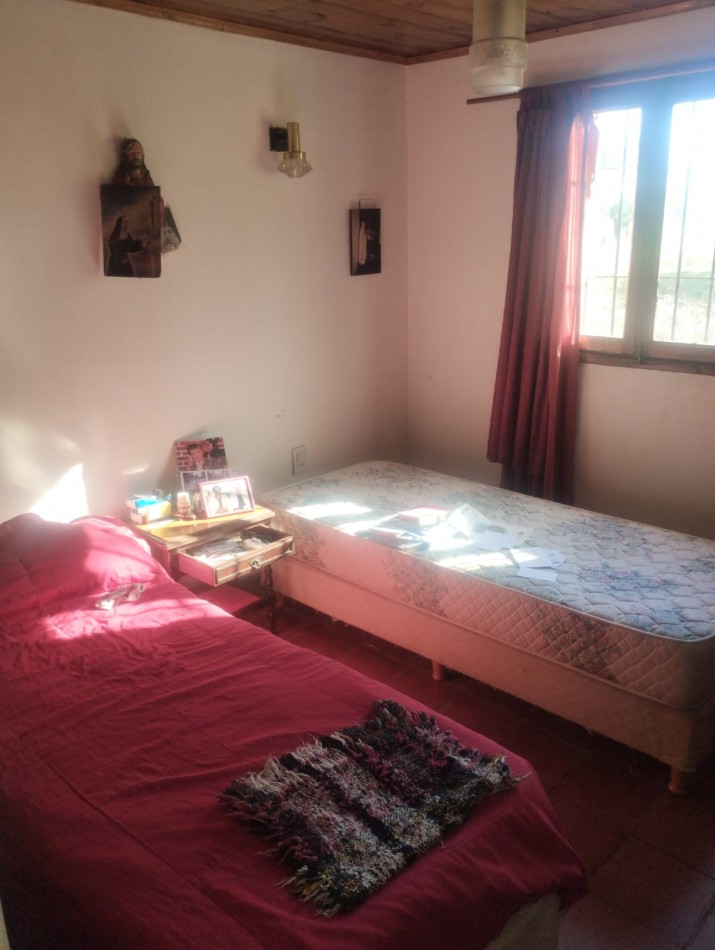 CASAQUINTA DE 4 AMBIENTES CON GALPONES A RECICLAR. BARRIO EL CASAL. OPORTUNIDAD