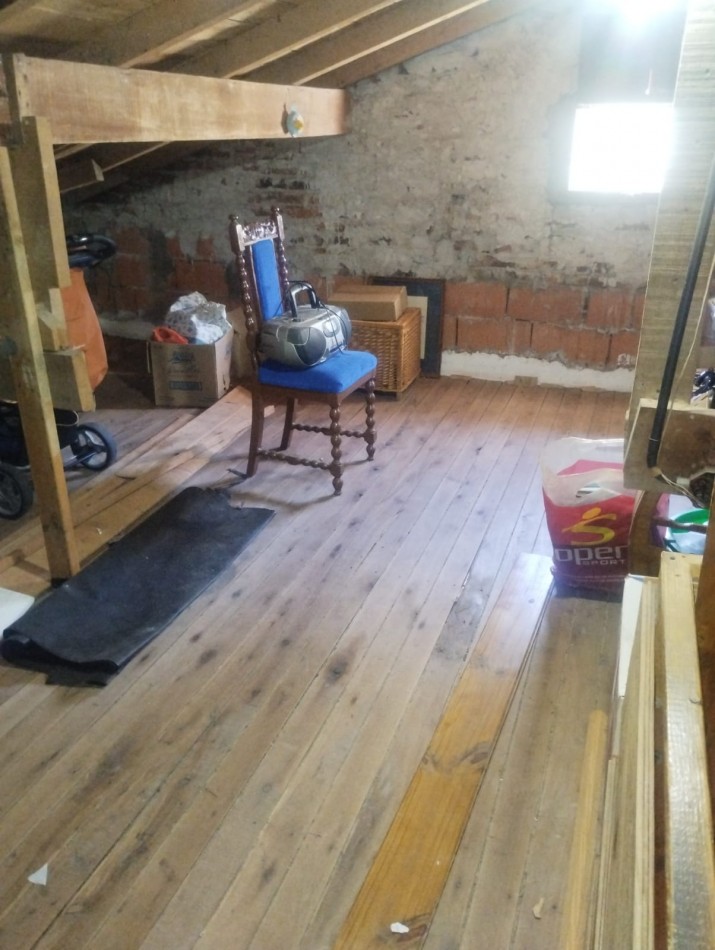 CASAQUINTA DE 4 AMBIENTES CON GALPONES A RECICLAR. BARRIO EL CASAL. OPORTUNIDAD