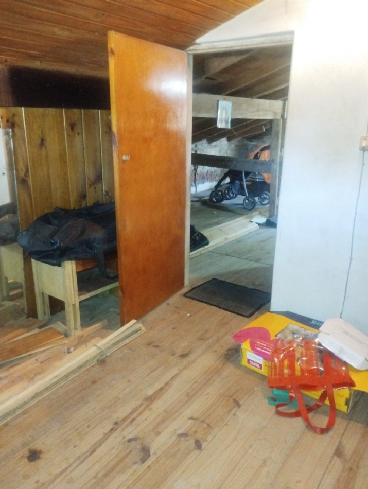 CASAQUINTA DE 4 AMBIENTES CON GALPONES A RECICLAR. BARRIO EL CASAL. OPORTUNIDAD