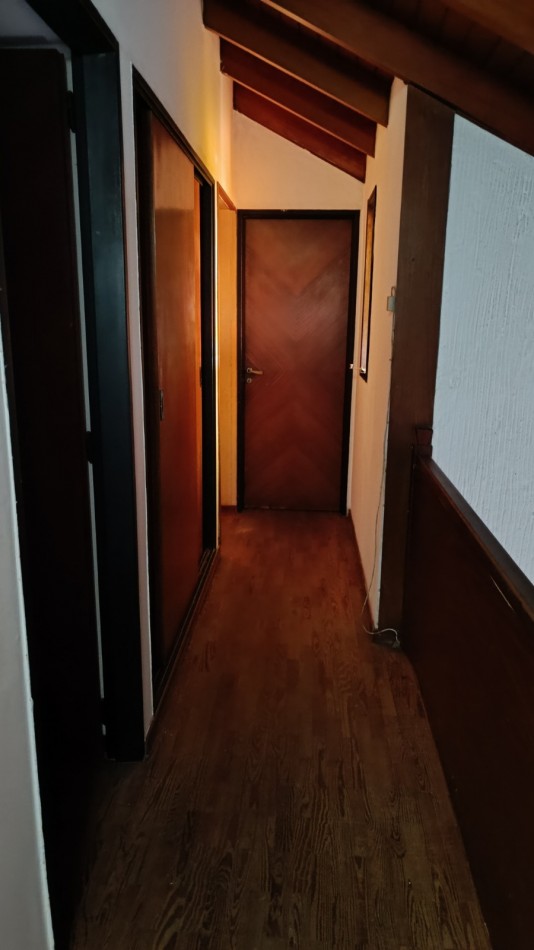 CHALET DE 4 AMBIENTES CON GARAJE Y PATIO CON PISCINA. QUILMES PROVINCIA DE BUENOS AIRES. 