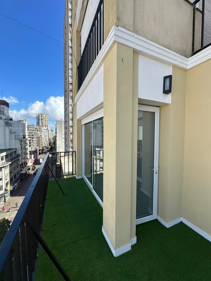 DEPARTAMENTO DE 4 AMBIENTES SOBRE PEATONAL SAN MARTIN. IDEAL OFICINAS O VIVIENDA. RECICLADO A NUEVO
