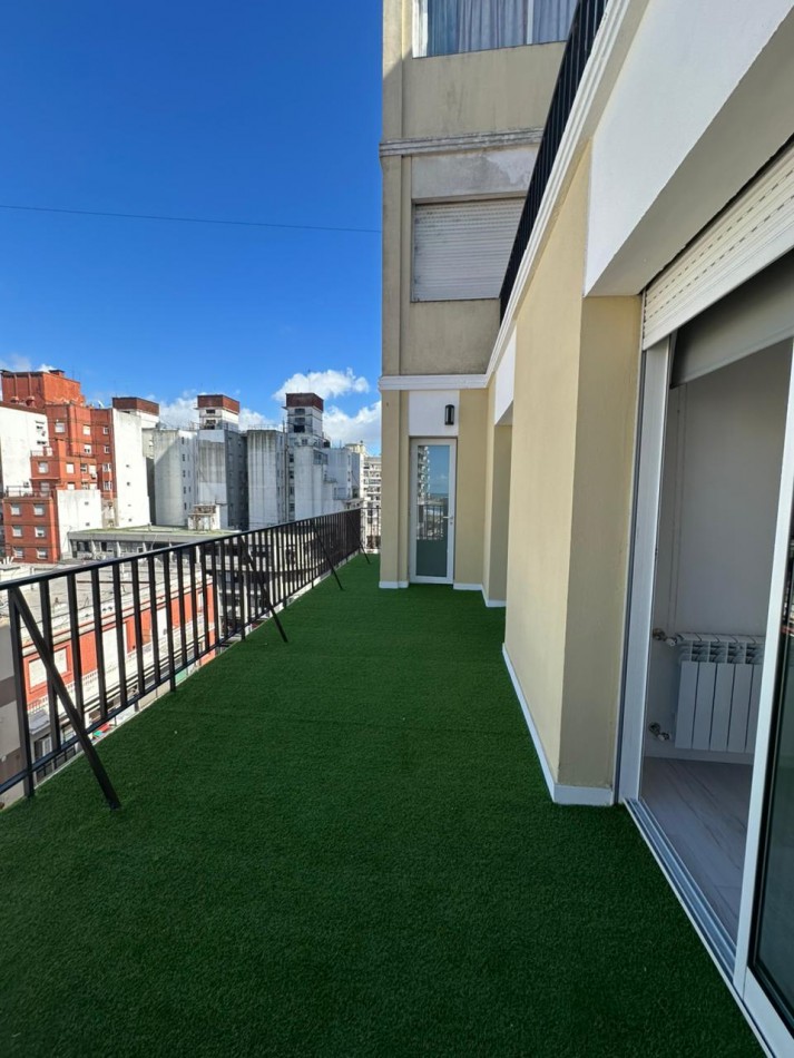 DEPARTAMENTO DE 4 AMBIENTES SOBRE PEATONAL SAN MARTIN. IDEAL OFICINAS O VIVIENDA. RECICLADO A NUEVO