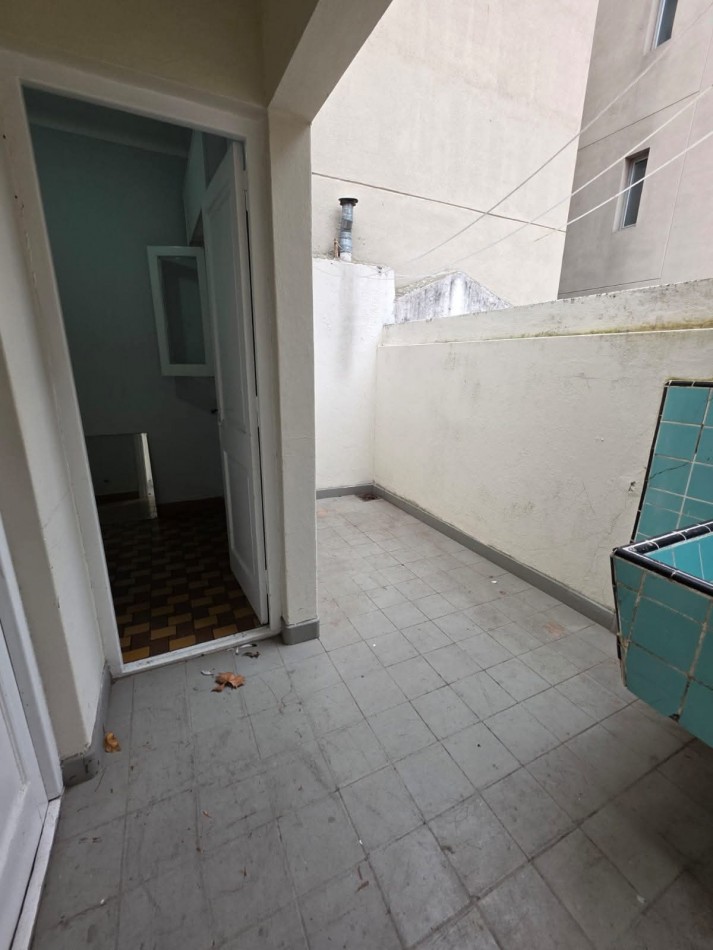 ALQUILER 24 MESES. PH 3 AMBIENTES CON DEPENDENCA EN PLANTA ALTA. ZONA GUEMES