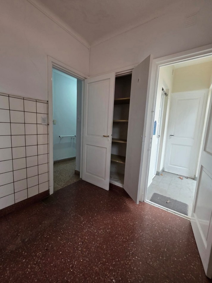ALQUILER 24 MESES. PH 3 AMBIENTES CON DEPENDENCA EN PLANTA ALTA. ZONA GUEMES