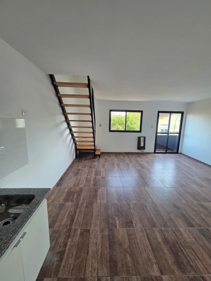PH EN VENTA. 3 AMBIENTES A ESTRENAR. PRIMER PISO POR ESCALERA. DON BOSCO